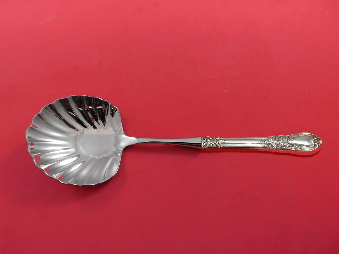 Lunt American Victorian Sterling Silver Berry Spoon Shell Bowl Custom 10 3/8: Lunt American Victorian Sterling Silver Berry Spoon Shell Bowl Custom 10 3/8 This exquisite berry spoon features a shell bowl design and is crafted from high-quality sterling silver with a hollow hand
