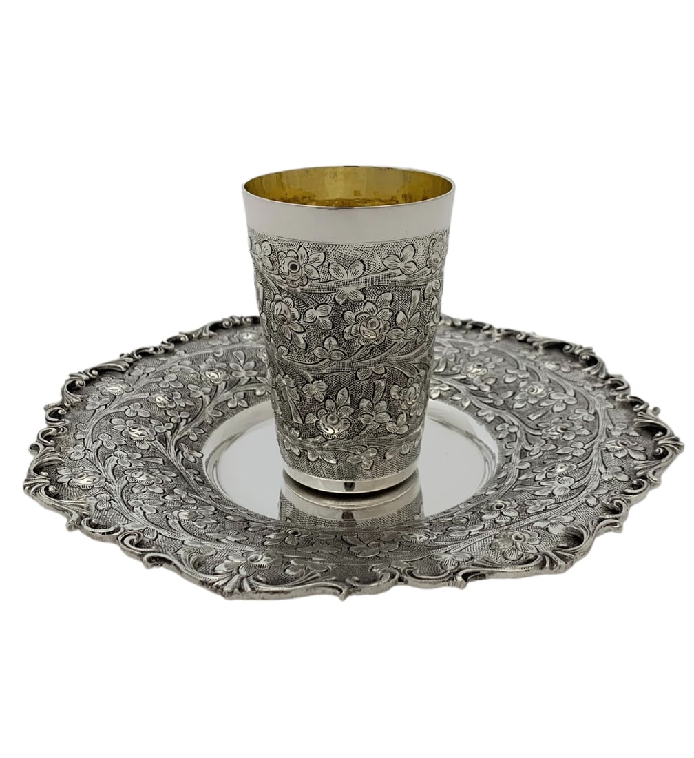 Handmade 925 Sterling Silver Floral Cup and Tray Set: Handmade 925 Sterling Silver Floral Cup and Tray Set Elevate your dining experience with this exquisite handmade cup and tray set crafted from fine 925 sterling silver. Featuring intricate multi flora