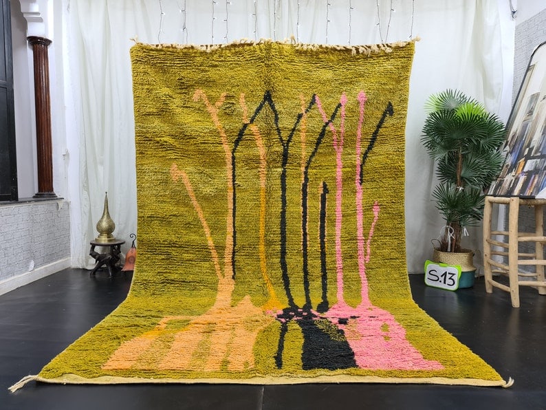 Authentic Handmade Green Moroccan Berber Rug 100% Wool: Authentic Handmade Green Moroccan Berber Rug 100% Wool Discover the elegance of this Authentic Soft Green Handmade Moroccan Berber Rug. Crafted with care by local Berber women weavers in the Atlas Mou