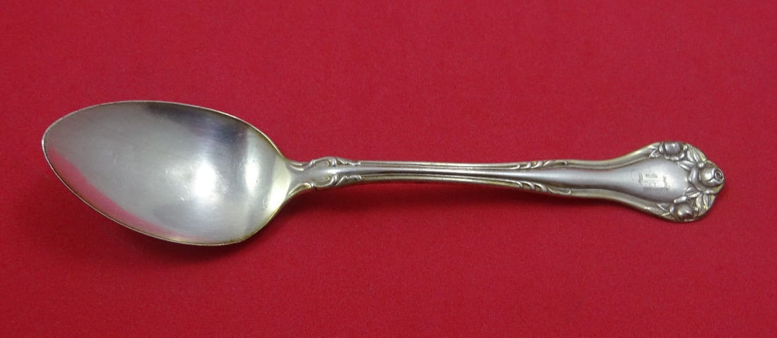 Lunt Tudor Sterling Silver Teaspoon 5 1/2 Inch: Lunt Tudor Sterling Silver Teaspoon 5 1/2 Inch This is a Tudor pattern sterling silver teaspoon by Lunt, measuring 5 1/2 inches in length. Crafted in the United States between 1900 and 1940, this pre-