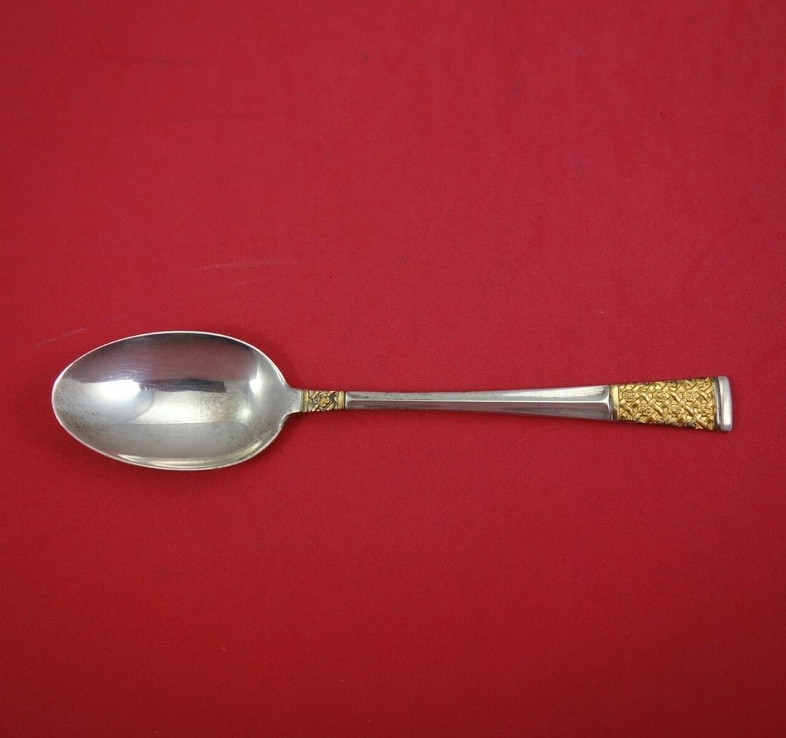 Lunt Sterling Silver Golden Columbine 6 Inch Teaspoon Vintage Flatware: Lunt Sterling Silver Golden Columbine 6 Inch Teaspoon Vintage Flatware This exquisite vintage teaspoon is crafted from high-quality sterling silver and features the elegant Golden Columbine pattern by