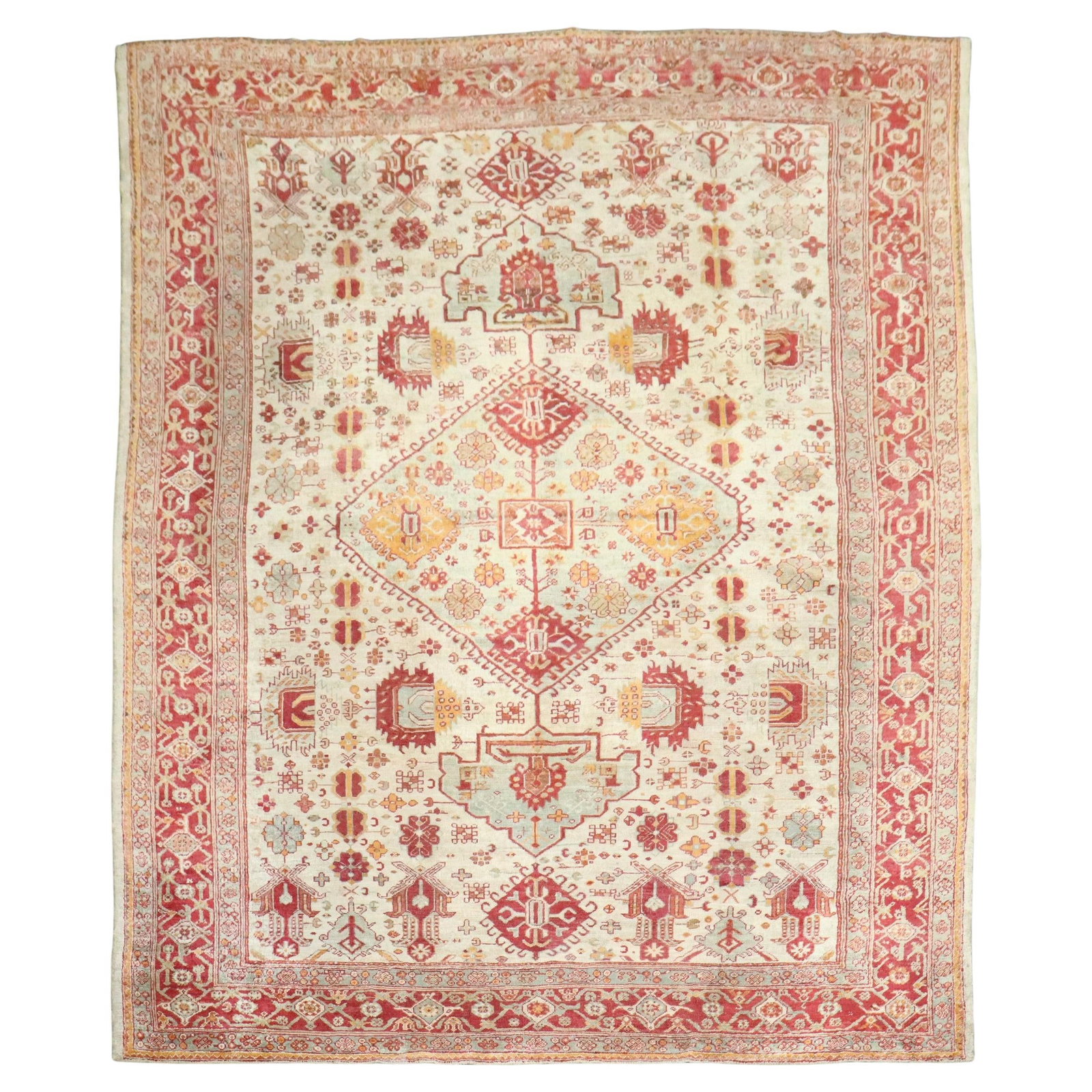 Late 19th Century Angora Wool Turkish Oushak Rug in Ivory: Late 19th Century Angora Wool Turkish Oushak Rug in Ivory This late 19th century Oushak rug features an ivory field and is hand-woven from Angora wool. Originating from Turkey, it showcases the Outsid