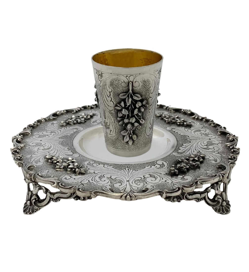 Italian 925 Sterling Silver Handmade Chased Leaf Floral Cup and Tray Set: Italian 925 Sterling Silver Handmade Chased Leaf Floral Cup and Tray Set This exquisite Italian handmade cup and tray set is crafted from fine 925 sterling silver, showcasing intricate chased swirl le