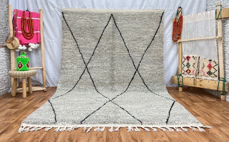 Authentic Handwoven Grey Rug 100% Sheep Wool Morocco: Authentic Handwoven Grey Rug 100% Sheep Wool Morocco Discover the charm of this Fabulous Authentic Grey Rug, handwoven by skilled Berber women weavers in the Atlas Mountains of Morocco. Crafted using 