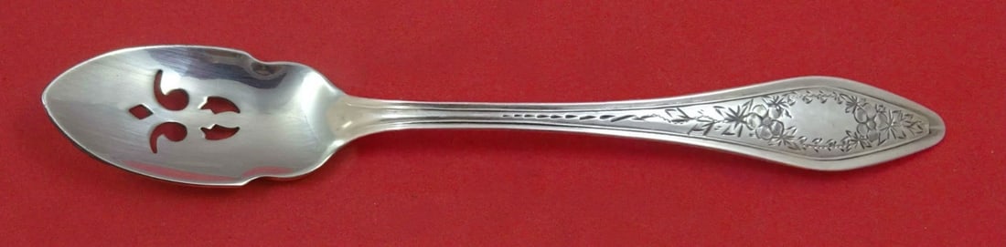 Towle Sterling Silver Mary Chilton Engraved Olive Spoon Custom 5 3/4: Towle Sterling Silver Mary Chilton Engraved Olive Spoon Custom 5 3/4 This exquisite olive spoon is crafted from sterling silver by Towle, featuring the elegant Mary Chilton engraved pattern. Measuring