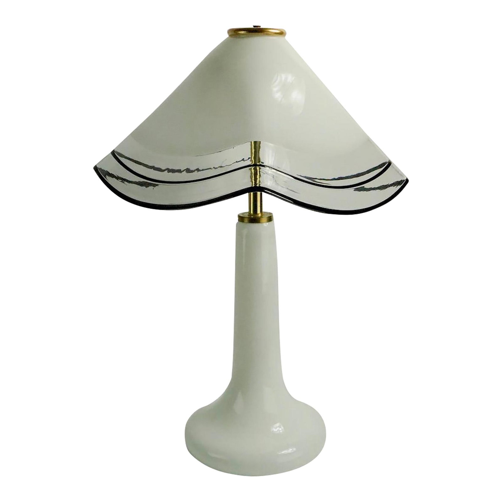 Modernist Murano Glass Table Lamp by Lino Tagliapietra: Modernist Murano Glass Table Lamp by Lino Tagliapietra This stunning modernist table lamp showcases the exquisite artistry of Murano glass, attributed to renowned glassmaker Lino Tagliapietra for Effe