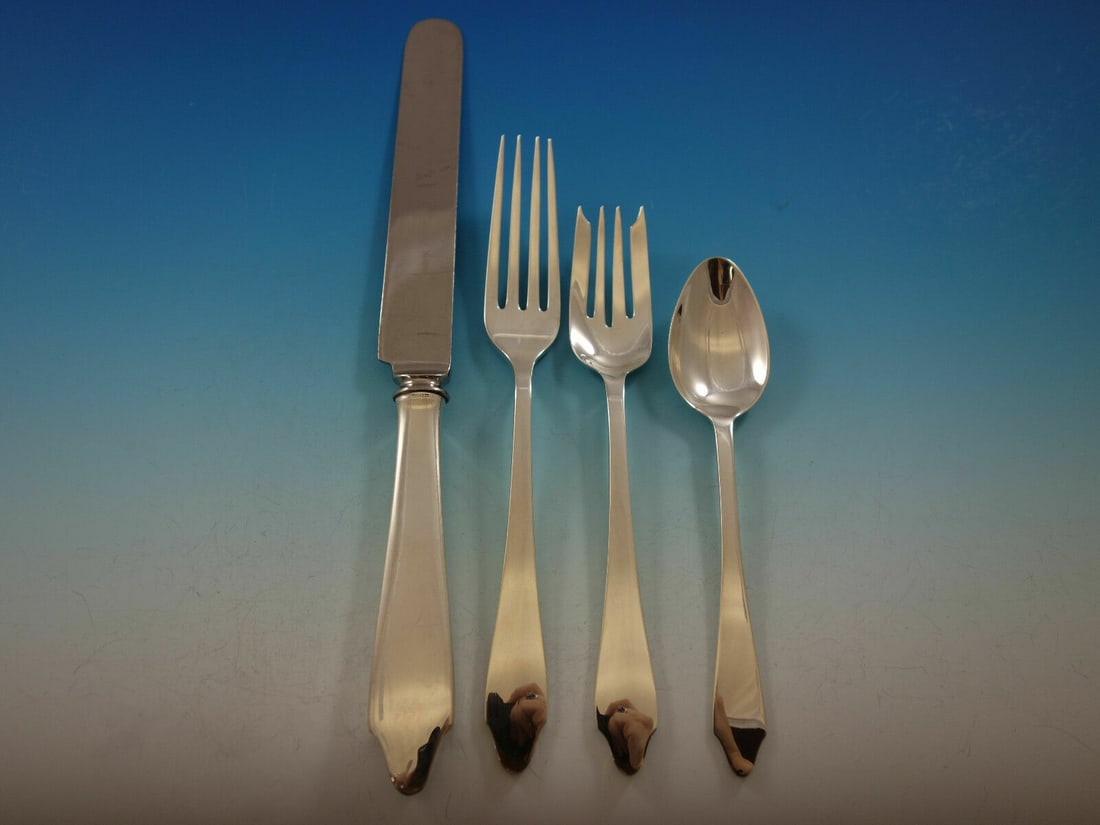 Tiffany & Co Clinton Sterling Silver 4-Piece Dinner Place Setting: Tiffany & Co Clinton Sterling Silver 4-Piece Dinner Place Setting This exquisite 4-piece dinner size place setting from the renowned Tiffany & Co. features the elegant Clinton pattern and is made of h