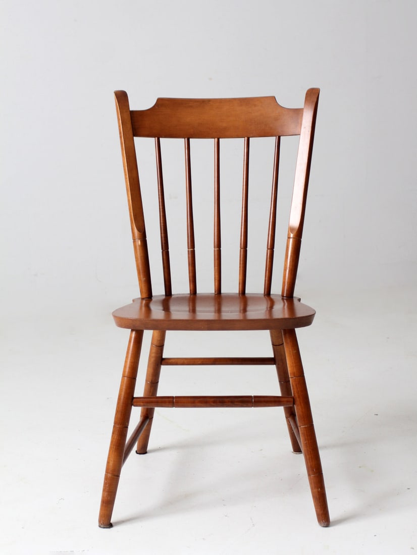 Mid-Century Tell City Style 8026 Dining Chair Andover Finish: Mid-Century Tell City Style 8026 Dining Chair Andover Finish Introducing a stunning mid-20th century Tell City dining chair, characterized by its elegant modern Windsor style and distinctive spindle b