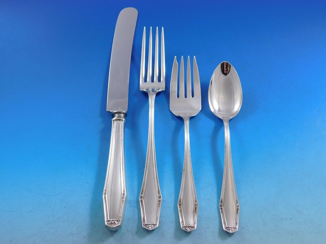 Alvin Flanders New Sterling Silver 4-Piece Place Setting: Alvin Flanders New Sterling Silver 4-Piece Place Setting Enhance your dining experience with this elegant Flanders New place setting by Alvin. Crafted from high-quality sterling silver, this 4-piece r