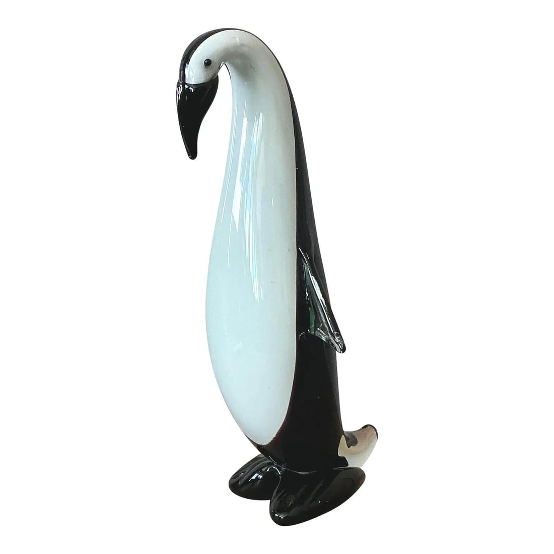 Mid-Century Murano Style Black and White Glass Penguin Sculpture 13.2 Inch: Mid-Century Murano Style Black and White Glass Penguin Sculpture 13.2 Inch This vintage Italian art glass penguin sculpture is a refined example of Mid-Century craftsmanship, inspired by the Murano tr