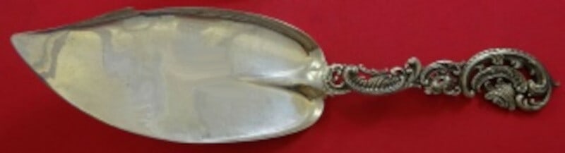 Durgin Du Barry Pierced Sterling Silver Fish Serving Knife 11": Durgin Du Barry Pierced Sterling Silver Fish Serving Knife 11" This exquisite fish serving knife is crafted from sterling silver by the renowned maker Durgin, showcasing the elegant Du Barry Pierced p