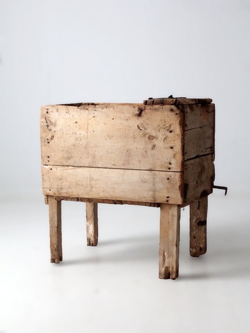 Primitive 19th Century American Wooden Farm Bin with Iron Hardware (1 of 17)