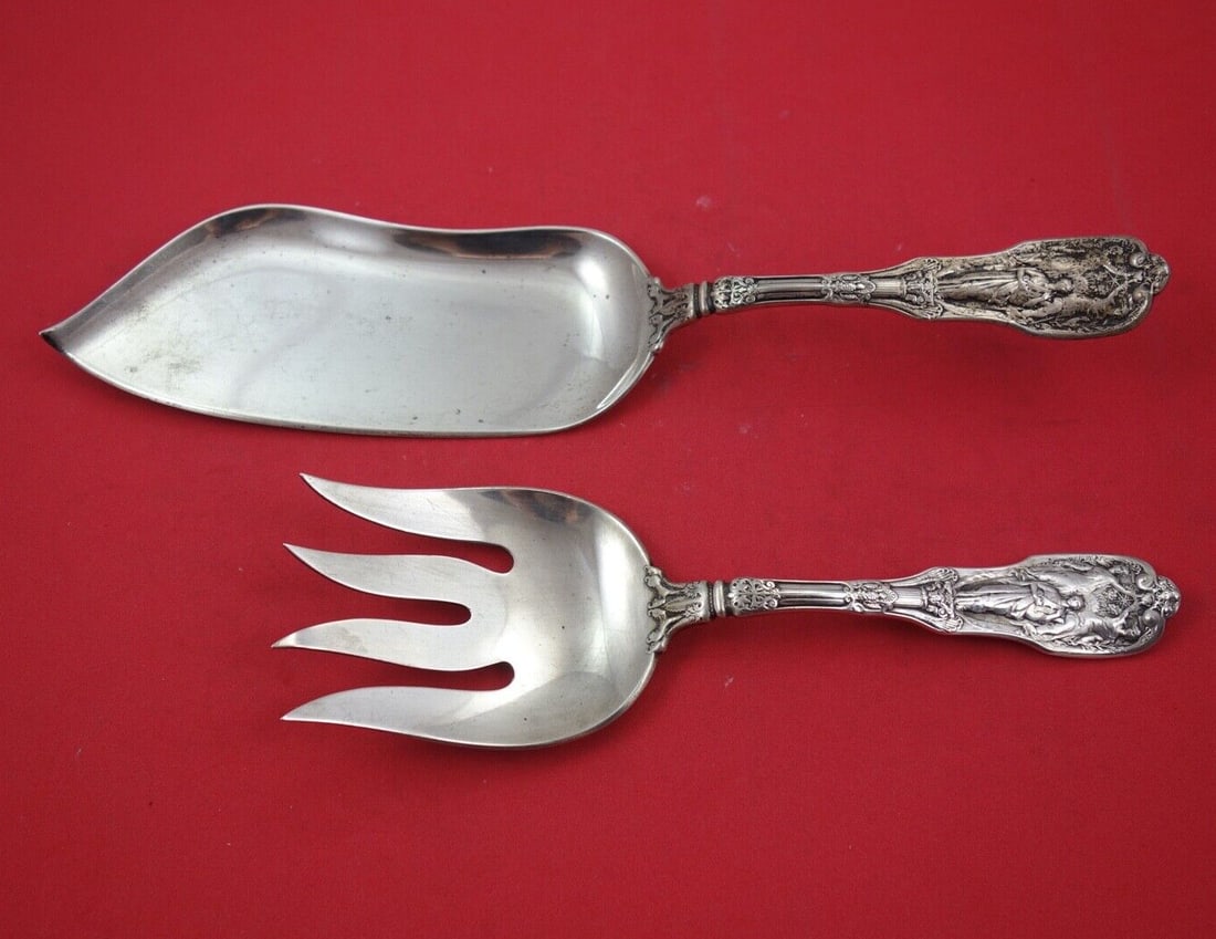 Gorham Mythologique Sterling Silver 2pc Fish Serving Set: Gorham Mythologique Sterling Silver 2pc Fish Serving Set This exquisite 2-piece Fish Serving Set from the Mythologique collection by Gorham is crafted in sterling silver, showcasing the artistic legac