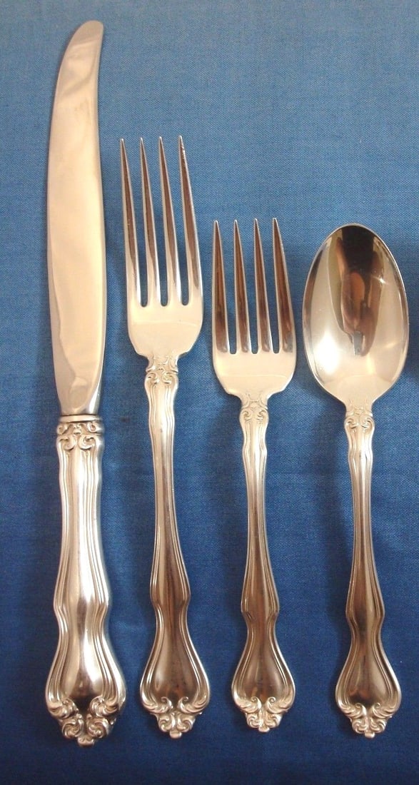 Westmorland George & Martha Sterling Silver Flatware Set 24 Pieces with Caddy (1 of 3)
