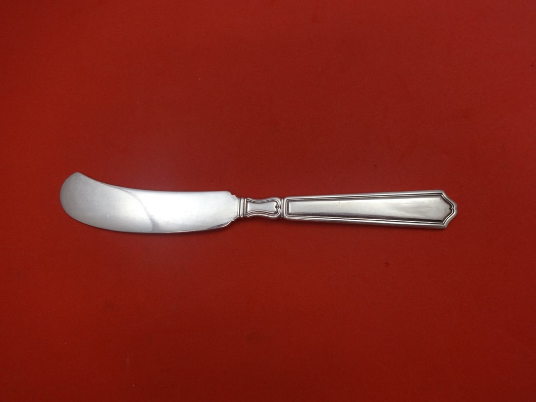 Gorham Saint Dunstan Plain Sterling Silver Butter Spreader 6 Inch: Gorham Saint Dunstan Plain Sterling Silver Butter Spreader 6 Inch Introducing the Saint Dunstan Plain Butter Spreader by Gorham, a beautifully crafted piece in sterling silver. This flat handle knife 