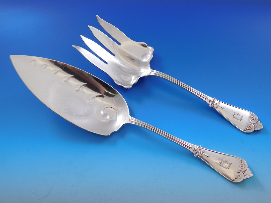 Tiffany & Co Beekman Sterling Silver Fish Serving Set 2pc Scroll Design: Tiffany & Co Beekman Sterling Silver Fish Serving Set 2pc Scroll Design Elevate your dining experience with this exquisite Beekman by Tiffany & Co. Sterling Silver Fish Serving Set. This 2-piece set f