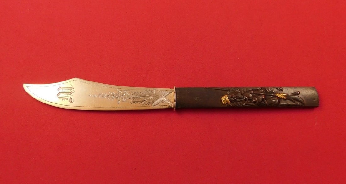 Japanese Kozuka Silver Fish Knife with Floral and Leaf Motif: Japanese Kozuka Silver Fish Knife with Floral and Leaf Motif This Japanese Kozuka fish knife features a striking mixed metals design with a traditional motif. The blade is gold washed and bright-cut, 