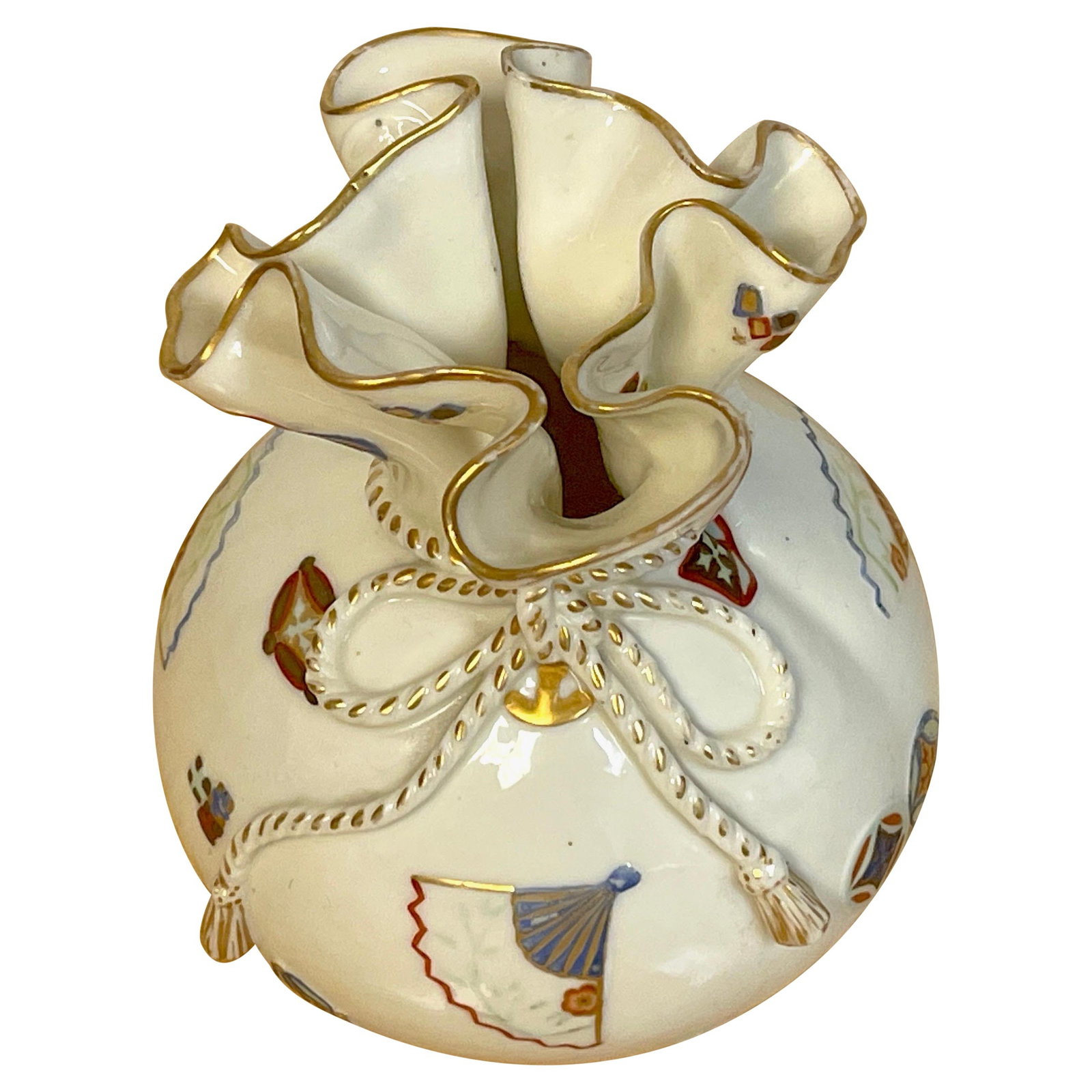 Royal Worcester 1876 Aesthetic Japonisme Handkerchief Vase Porcelain: Royal Worcester 1876 Aesthetic Japonisme Handkerchief Vase Porcelain This Royal Worcester handkerchief vase, crafted in 1876, exemplifies the Aesthetic Movement with its elegant design and intricate d