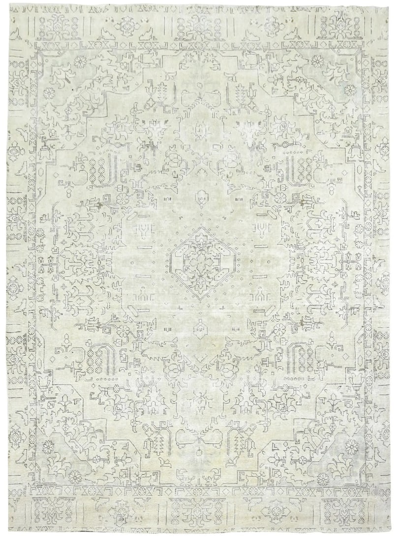Hand-Knotted Wool Vintage Floral Rug 8'7 x 12'5 Traditional Oriental Carpet: Hand-Knotted Wool Vintage Floral Rug 8'7 x 12'5 Traditional Oriental Carpet This exquisite antique traditional floral Oriental rug features a charming vintage design, perfect for enhancing the ambianc