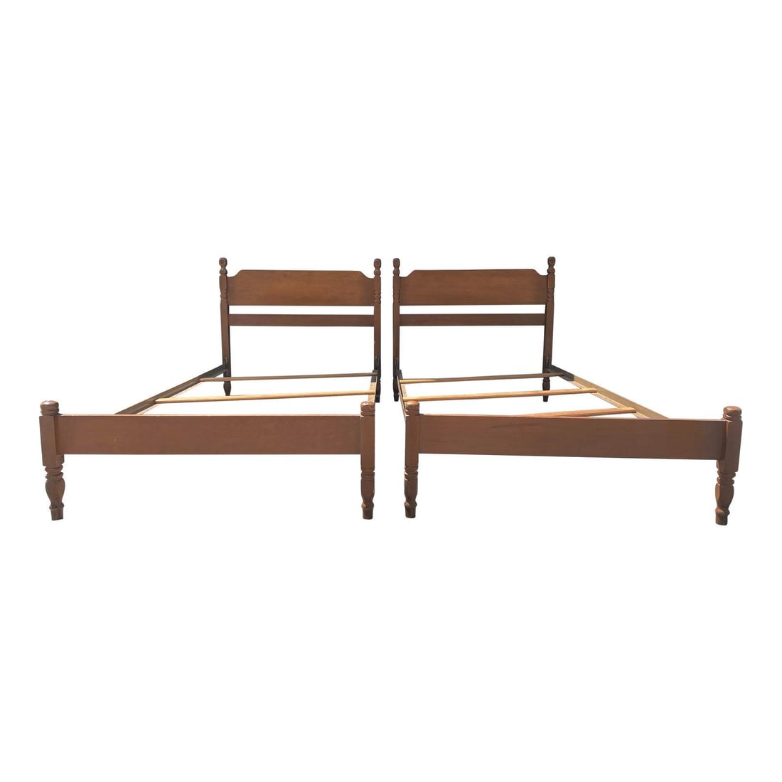 Charming Vintage Maple Twin Beds Pair Brown 1990s: Charming Vintage Maple Twin Beds Pair Brown 1990s Presenting a charming pair of vintage maple twin beds, perfect for adding character to any bedroom. These beds feature a classic brown finish and are 