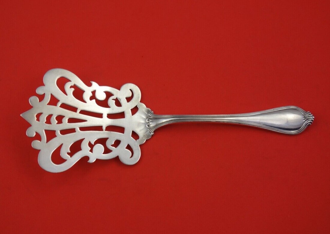 Towle Paul Revere Sterling Silver 8 Inch Waffle Server: Towle Paul Revere Sterling Silver 8 Inch Waffle Server This exquisite 8" waffle server is crafted from sterling silver and features the classic Paul Revere pattern by Towle. It is a stunning addition 