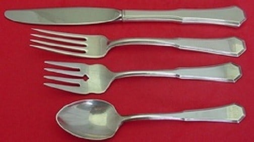 Reed & Barton American Federal Sterling Silver 4-Piece Place Setting: Reed & Barton American Federal Sterling Silver 4-Piece Place Setting This exquisite 4-piece place setting from Reed & Barton features the classic American Federal pattern, crafted in sterling silver. 