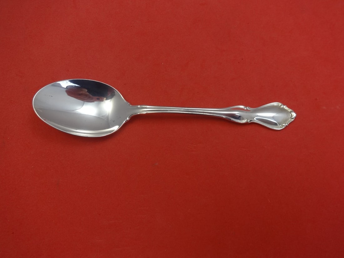 Reed and Barton Hampton Court Sterling Silver Soup Spoon 6 3/4": Reed and Barton Hampton Court Sterling Silver Soup Spoon 6 3/4" This exquisite Hampton Court place soup spoon from Reed and Barton features a stunning design, crafted from high-quality sterling silver
