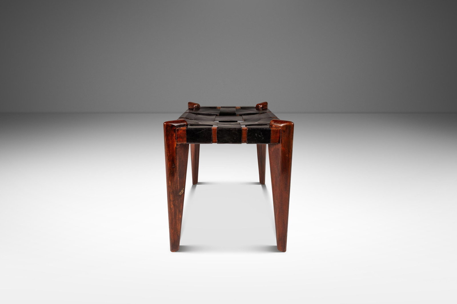 Edmond J. Spence Mid-Century Modern Teak Leather Footstool 1950s: Edmond J. Spence Mid-Century Modern Teak Leather Footstool 1950s This Mid-Century Modern Angular Footstool / Ottoman, designed by Edmond J. Spence in the 1950s, beautifully exemplifies the organic sop
