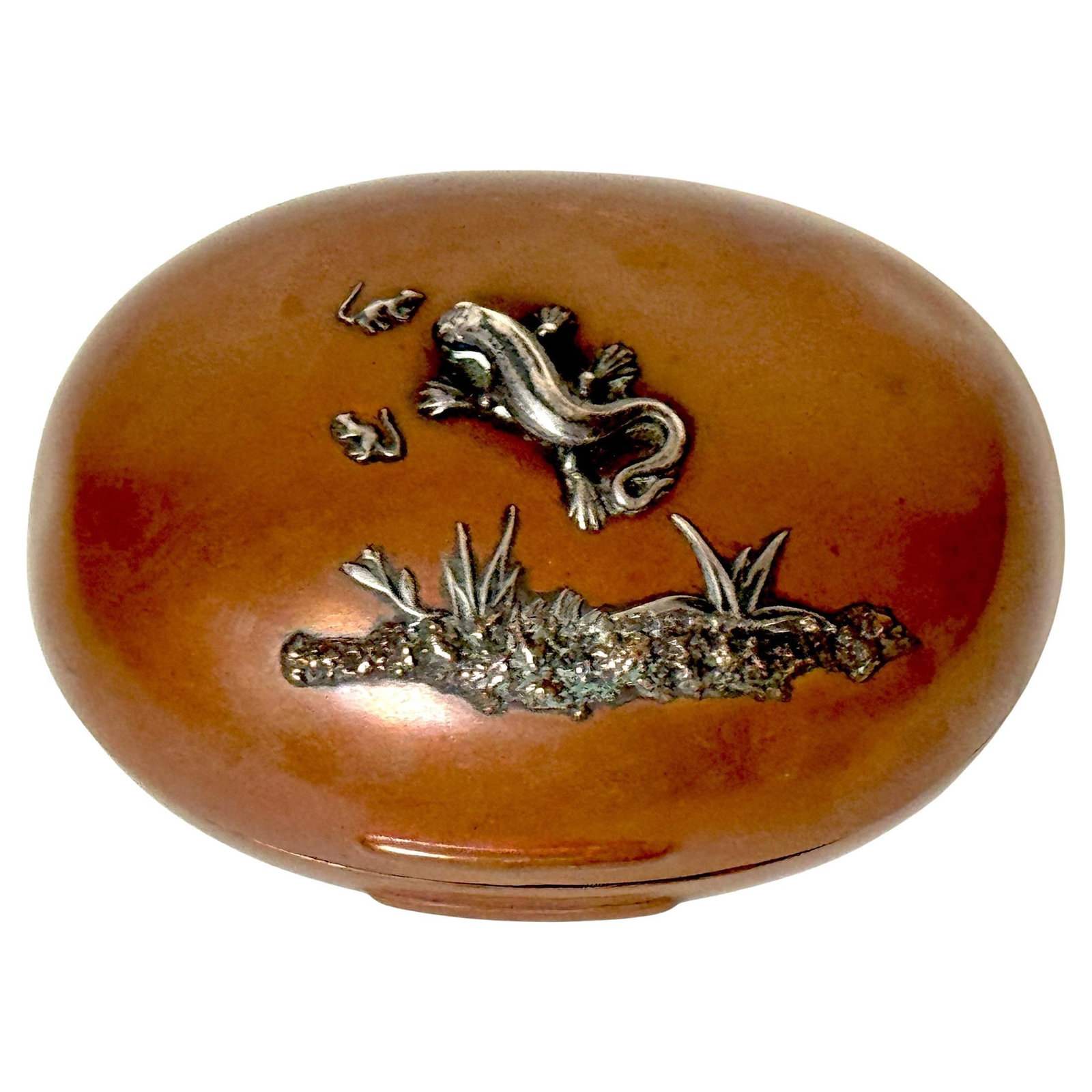 Gorham 1883 Aesthetic Movement Mixed-Metal Box with Lizard and Mice: Gorham 1883 Aesthetic Movement Mixed-Metal Box with Lizard and Mice This exquisite mixed-metal box, crafted by Gorham in 1883, showcases the Aesthetic Movement's unique blend of artistry and function.