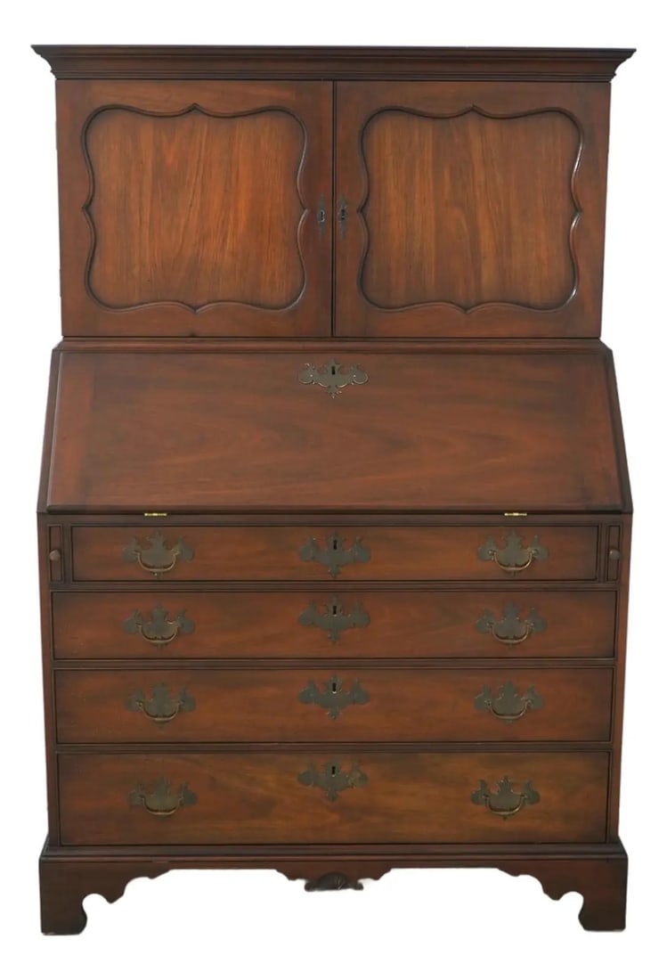 Mahogany Desk with Solid Brass Hardware by Kittinger CW-1 Colonial Williamsburg: Mahogany Desk with Solid Brass Hardware by Kittinger CW-1 Colonial Williamsburg This Kittinger CW-1 desk from the 1960s features a Colonial Williamsburg 18th century Chippendale-inspired design with s