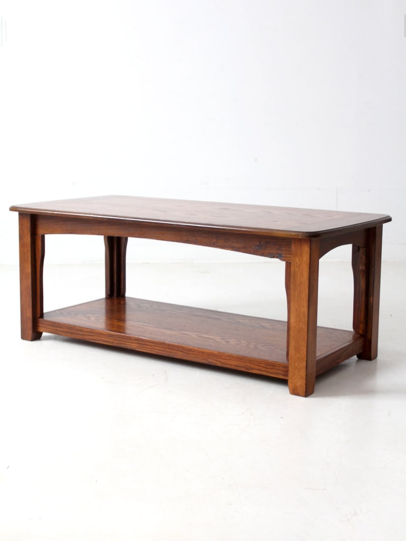 Vintage Oak Coffee Table with Base Shelf for Living Room: Vintage Oak Coffee Table with Base Shelf for Living Room This vintage oak coffee table features a solid rectangular design with gently rounded corners and a spacious base shelf for practical storage. 