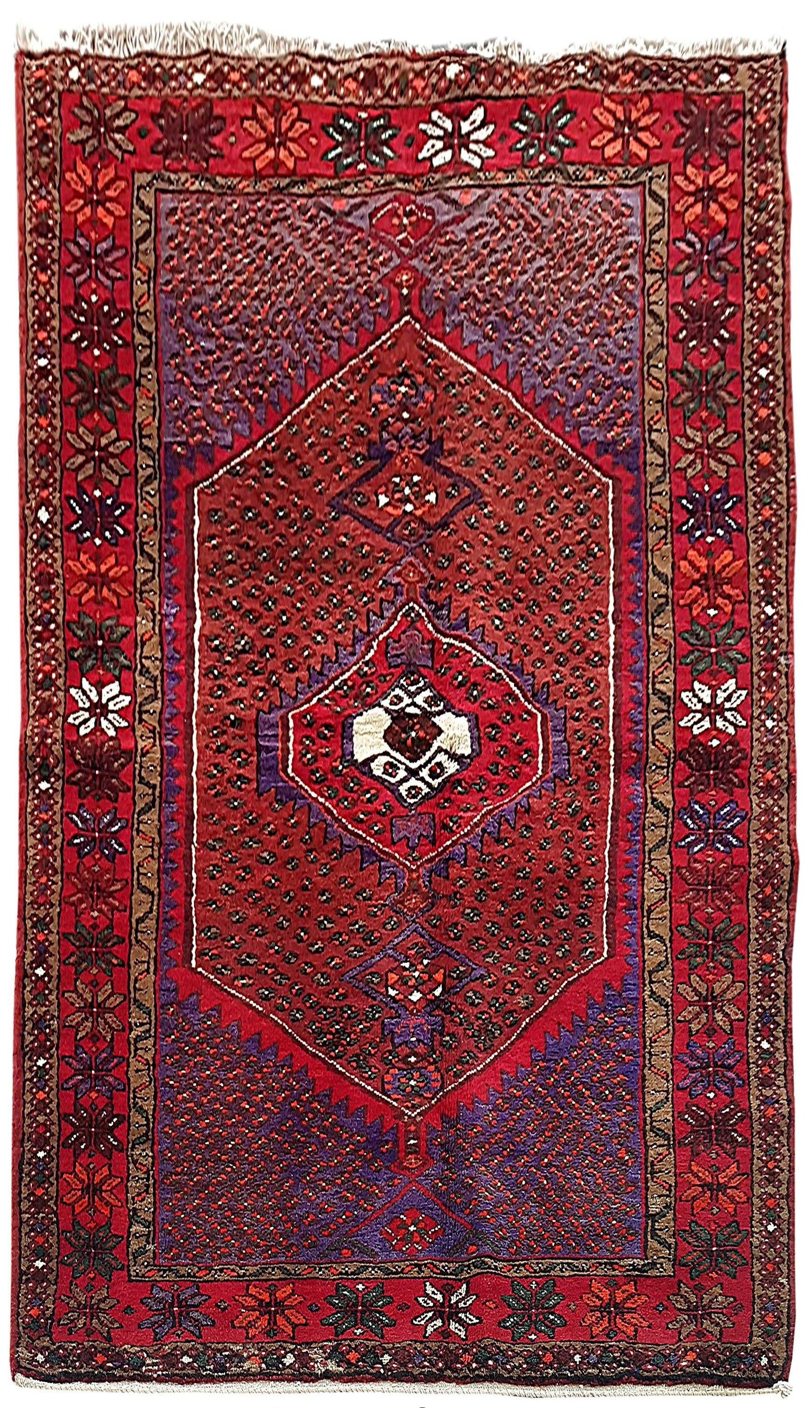 Handwoven 4.4 x 7.7 Red Persian Hamadan Rug Premium Wool: Handwoven 4.4 x 7.7 Red Persian Hamadan Rug Premium Wool Free continental US Shipping Discover the exquisite 4' 4" x 7' 7" Red Persian Hamadan Rug, a stunning representation of traditional Persian cra