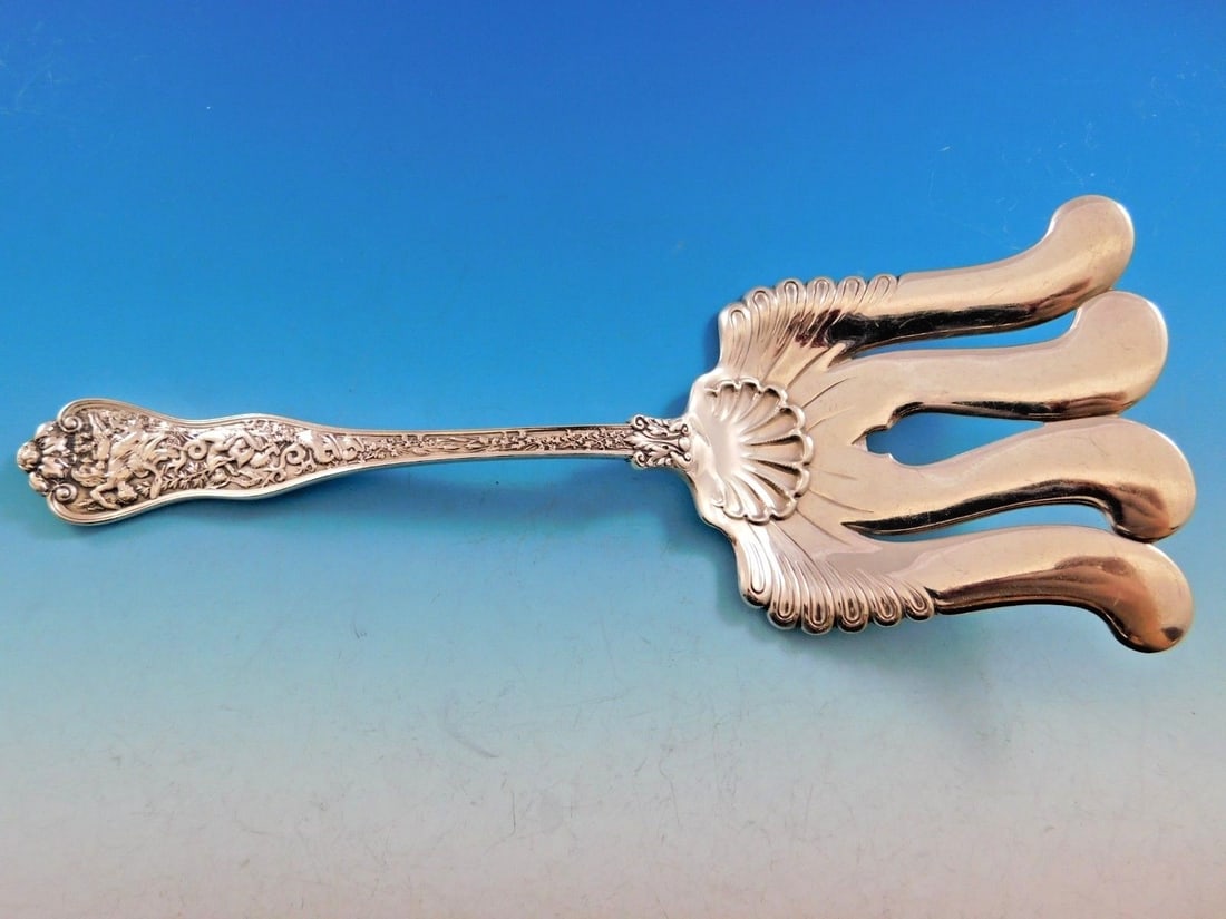 Tiffany & Co Olympian Sterling Silver Asparagus Serving Fork 9.5": Tiffany & Co Olympian Sterling Silver Asparagus Serving Fork 9.5" Introducing a stunning Sterling Silver Asparagus Serving Fork from Tiffany & Co., designed in the iconic Olympian pattern. Measuring 9