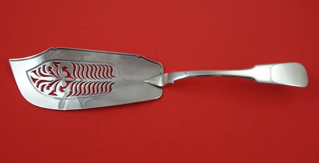Georgian Sterling Silver Fish Server by William Knight 12 1/4 Inch Pierced Blade: Georgian Sterling Silver Fish Server by William Knight 12 1/4 Inch Pierced Blade This English Georgian sterling silver fish server by William Knight features an ornate pierced design and measures 12 1