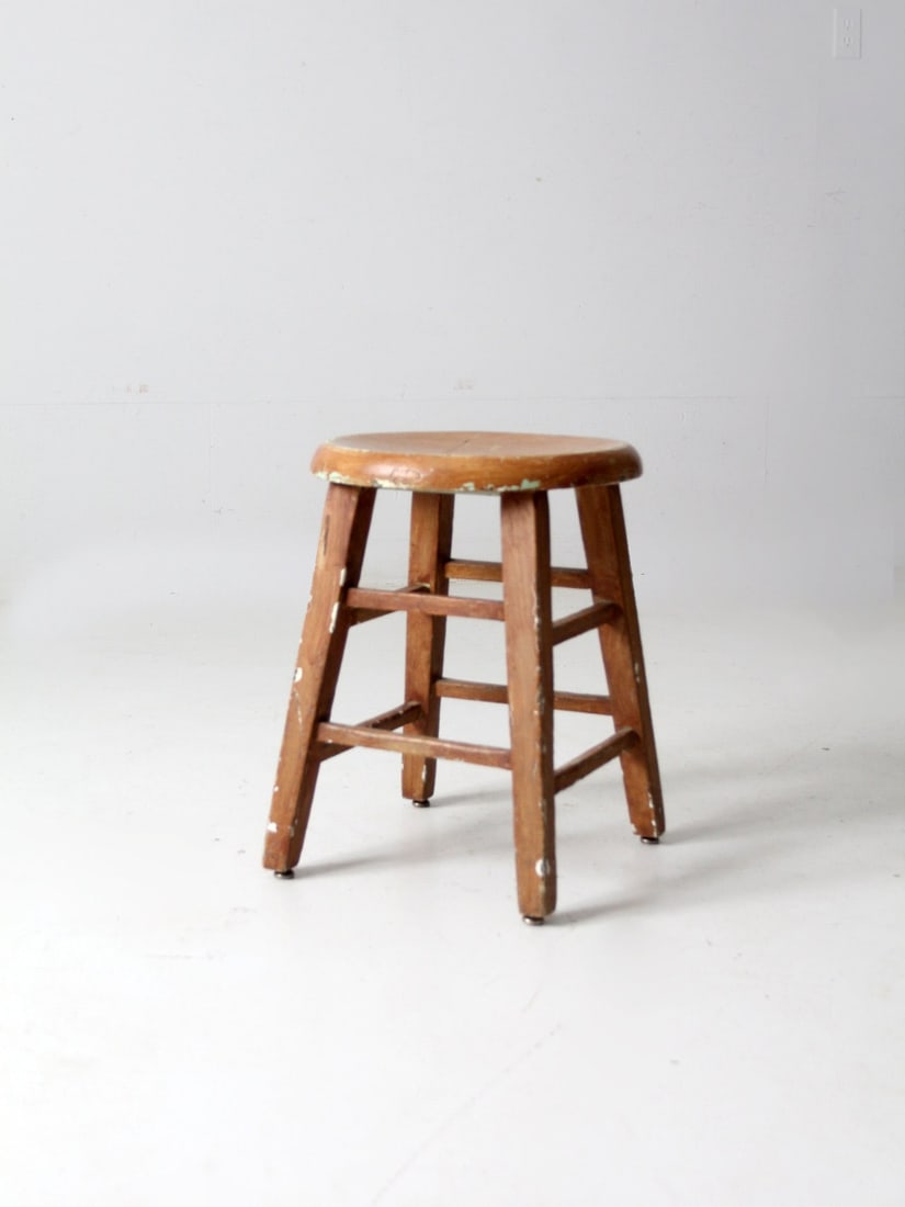 Charming Vintage Brown Wooden Low Stool with Round Seat: Charming Vintage Brown Wooden Low Stool with Round Seat Discover this charming vintage low wooden stool, perfect for adding a touch of rustic appeal to your space. The stool features a round seat and 