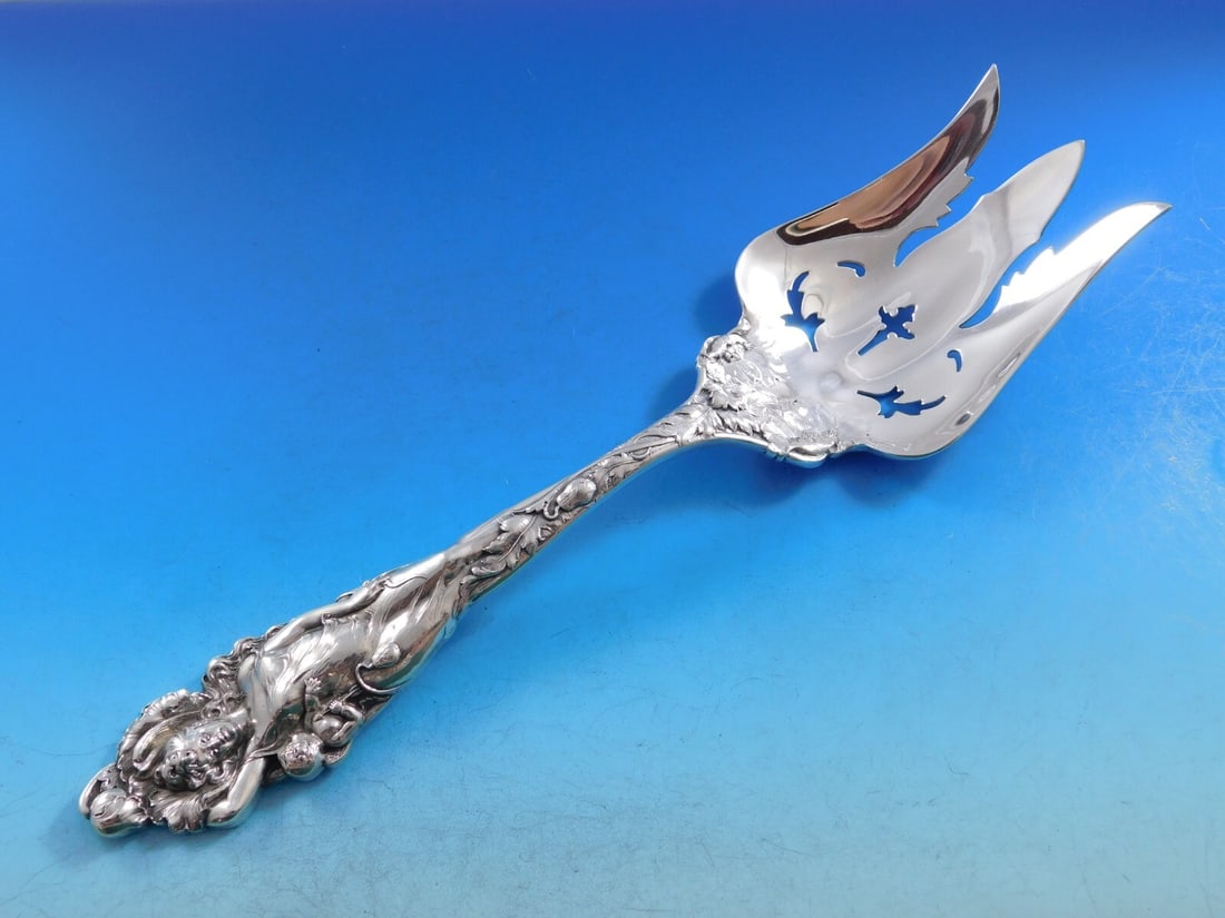 Reed and Barton Love Disarmed Sterling Silver Salad Serving Fork 5-Piece 10.5": Reed and Barton Love Disarmed Sterling Silver Salad Serving Fork 5-Piece 10.5" This exquisite salad serving fork from Reed and Barton features the elegant Love Disarmed pattern, embodying the Art Nouv