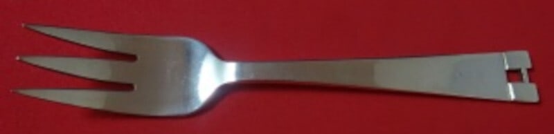6 1/2 Sterling Silver 3 Tine Salad Fork Allan Adler: 6 1/2 Sterling Silver 3 Tine Salad Fork Allan Adler Sterling silver salad fork by Allan Adler with a 3-tine design and a 6 1/2 inch length. It is not monogrammed and is in excellent pre-owned conditio