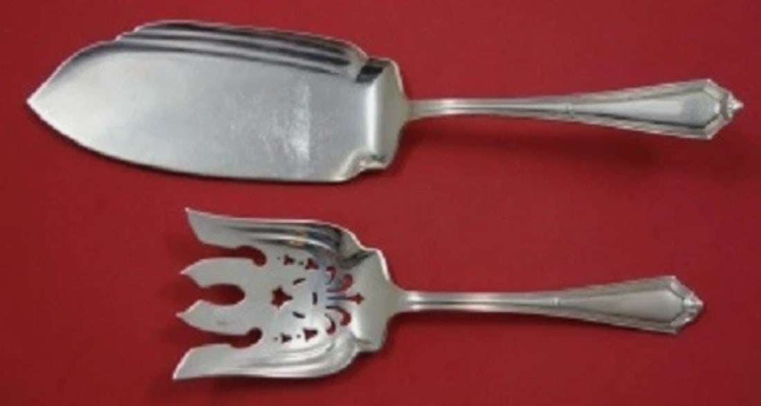Gorham Plymouth Sterling Silver Fish Serving Set 2pc Heirloom: Gorham Plymouth Sterling Silver Fish Serving Set 2pc Heirloom Presenting an exquisite 2-piece fish serving set in the Plymouth pattern by Gorham, crafted from high-quality sterling silver. This heirlo