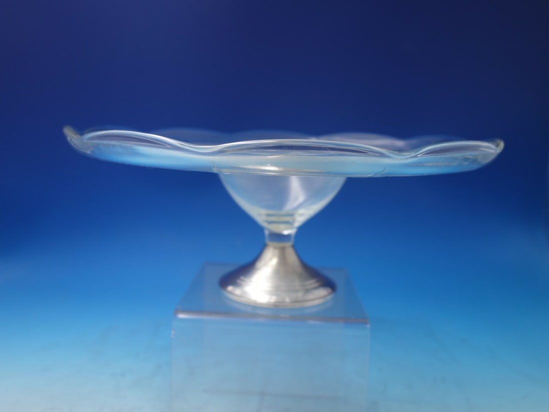 Duchin Creations Old French Sterling Crystal Cake Stand 1960: Duchin Creations Old French Sterling Crystal Cake Stand 1960 Elevate your dessert presentation with this stunning Old French cake stand by Duchin Creations, crafted in sterling silver and featuring a 