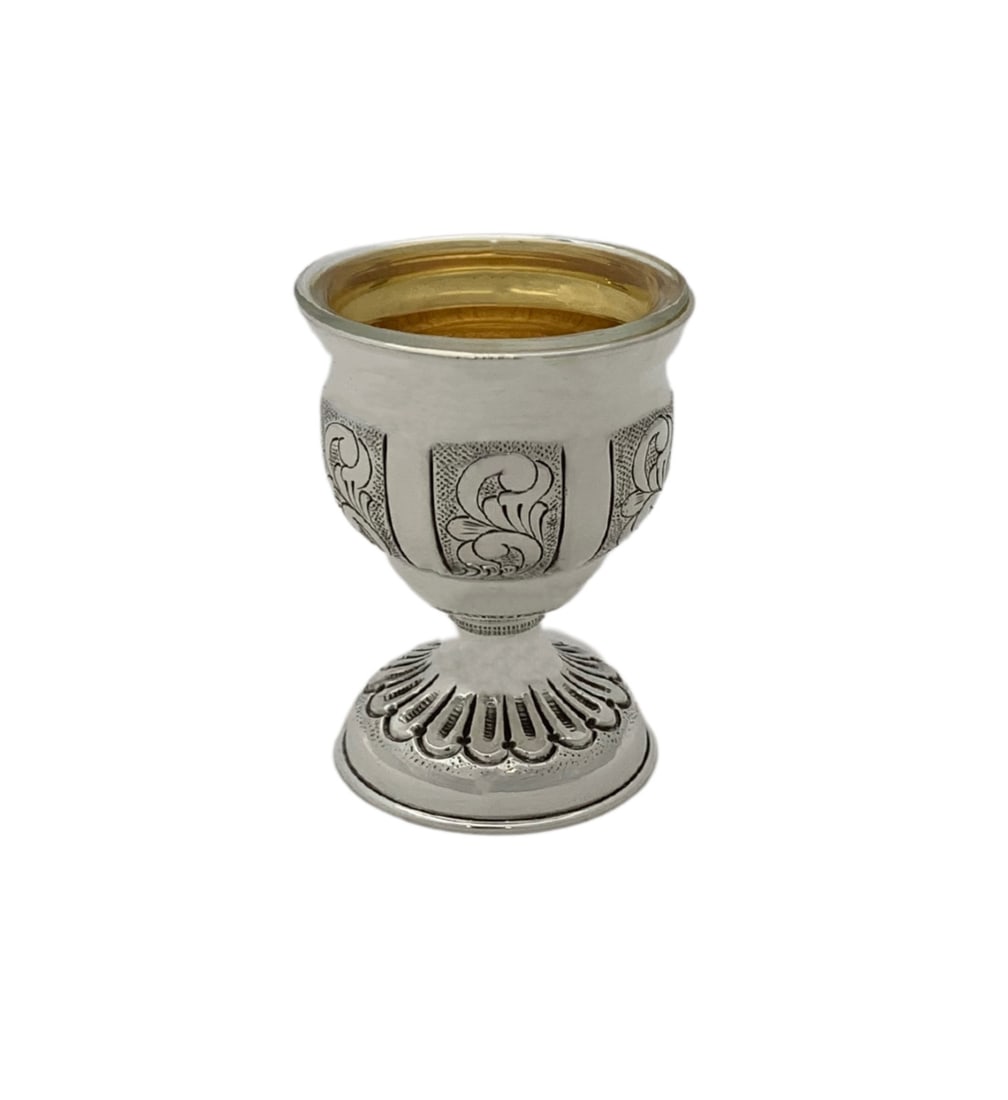 Handmade 925 Sterling Silver Salt Holder with Chased Swirl Design: Handmade 925 Sterling Silver Salt Holder with Chased Swirl Design This exquisite single salt holder is crafted from fine 925 sterling silver, showcasing intricate handmade chased swirl designs. The pi
