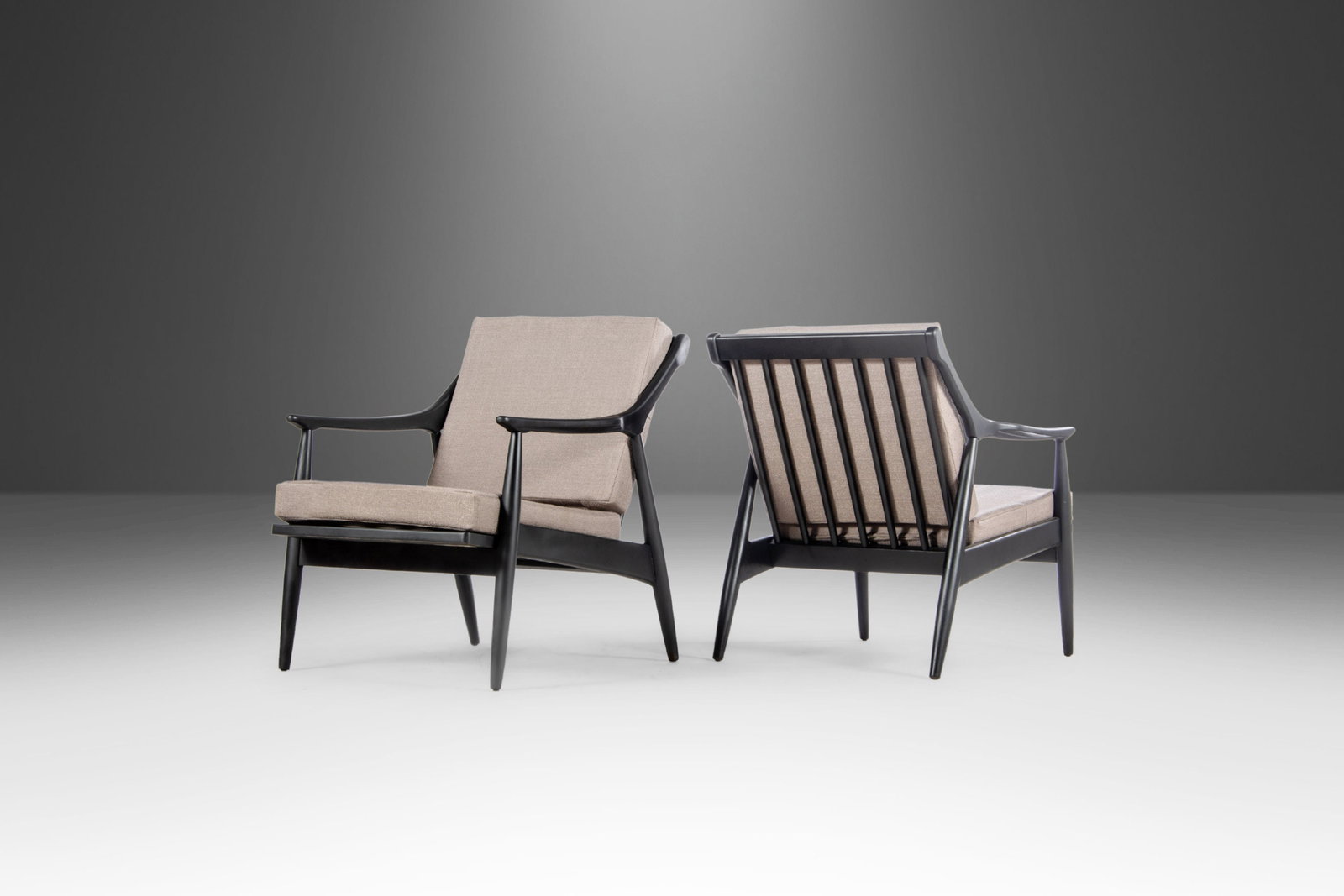 Mid-Century Modern Paoli Lounge Chairs Set of 2 in Knit Stone Grey Fabric: Mid-Century Modern Paoli Lounge Chairs Set of 2 in Knit Stone Grey Fabric This exquisite set of two lounge chairs showcases classic Danish Modern design, crafted by Paoli in the 1960s. Newly restored,
