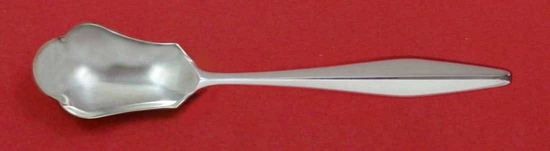 Reed and Barton Diamond Sterling Silver Relish Scoop Custom Made 5 3/4 in: Reed and Barton Diamond Sterling Silver Relish Scoop Custom Made 5 3/4 in This exquisite relish scoop is custom made from sterling silver by Reed and Barton, featuring the elegant Diamond pattern. Mea