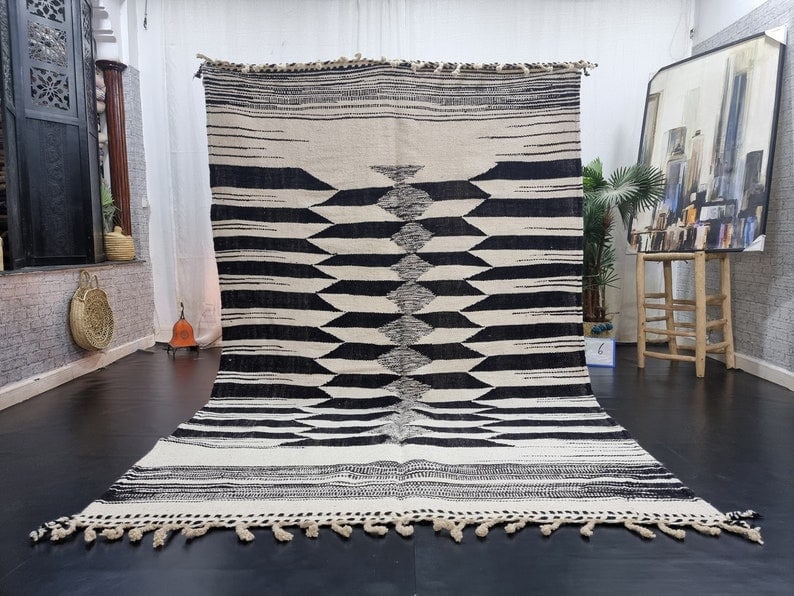 Authentic Black & White Moroccan Berber Rug 100% Wool 9.84 x 6.56: Authentic Black & White Moroccan Berber Rug 100% Wool 9.84 x 6.56 Discover the elegance of this Black & White Authentic Handmade Moroccan Berber Rug, meticulously handwoven in the Atlas Mountains by s