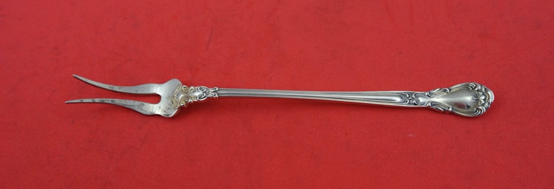 Gorham Chantilly Sterling Silver 2-Tine Pickle Fork 5 3/4 inches: Gorham Chantilly Sterling Silver 2-Tine Pickle Fork 5 3/4 inches This exquisite Chantilly pickle fork by Gorham is crafted from high-quality sterling silver, showcasing the intricate design of the Cha