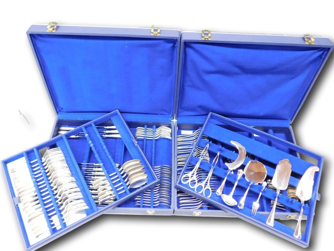 165 Piece Buccellati Clementi Saint Mark 800 Silver Flatware Set: 165 Piece Buccellati Clementi Saint Mark 800 Silver Flatware Set An elegant Italian flatware set by Clementi for Buccellati in the Saint Mark pattern, crafted in 800 silver and made in Bologna, Italy.