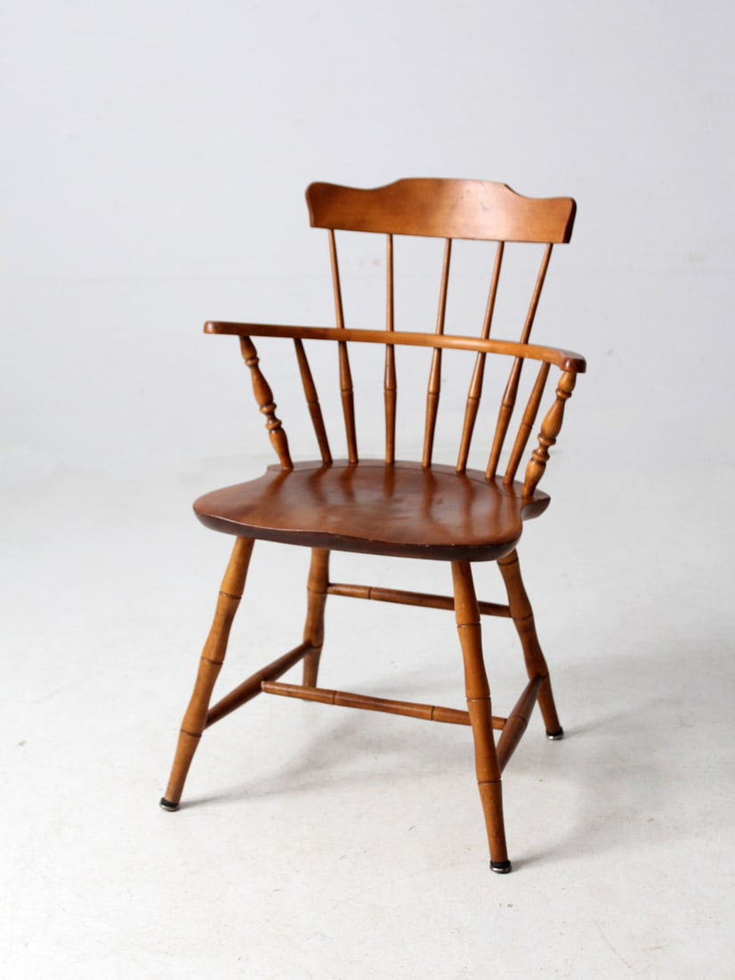 Vintage Mid Century Nichols & Stone Windsor Chair Pine Comb-Back Design: Vintage Mid Century Nichols & Stone Windsor Chair Pine Comb-Back Design This vintage Nichols & Stone Windsor chair from the mid-20th century showcases a timeless comb-back design featuring turned spin