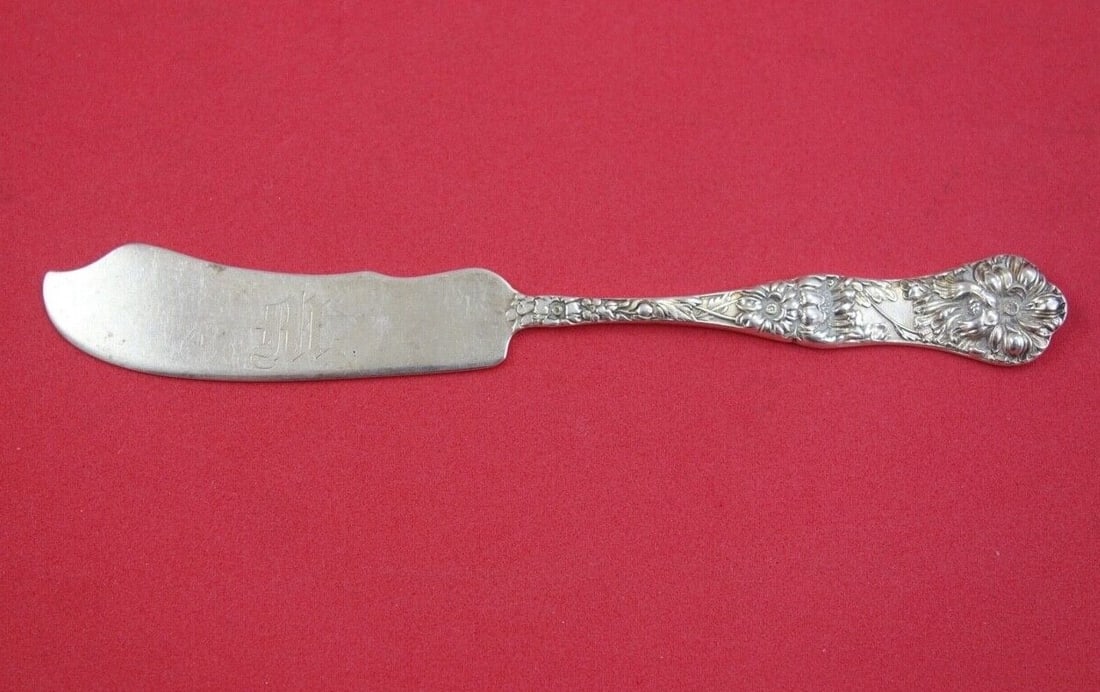 Yetive Pattern Sterling Silver Butter Spreader by Mount Vernon 5 1/4": Yetive Pattern Sterling Silver Butter Spreader by Mount Vernon 5 1/4" This exquisite butter spreader showcases the elegant Yetive pattern by Mount Vernon, crafted from high-quality sterling silver. Wi