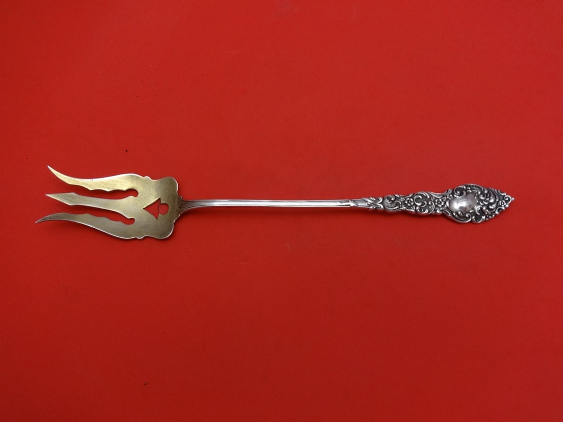 Unger Passaic Sterling Silver 8 Inch Gold Washed Lettuce Fork: Unger Passaic Sterling Silver 8 Inch Gold Washed Lettuce Fork Discover the elegance of the Passaic pattern with this stunning serving fork by Unger. Crafted from high-quality sterling silver and featu