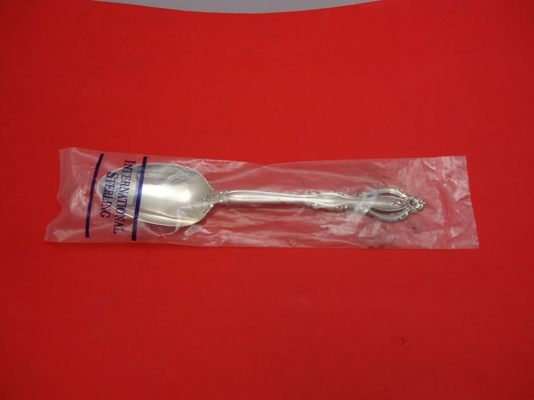 International Sterling Silver Grande Regency Serving Spoon 8.5 Inch New: International Sterling Silver Grande Regency Serving Spoon 8.5 Inch New Introducing the Grande Regency Serving Spoon by International, a stunning addition to your dining collection. This exquisite pie