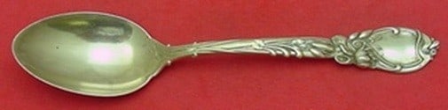 Sterling Silver Place Soup Spoon La Parisienne Pattern 7.25 Inch: Sterling Silver Place Soup Spoon La Parisienne Pattern 7.25 Inch This is a Reed & Barton sterling silver place soup spoon in the La Parisienne pattern. The spoon measures 7 1/4 inches and is not monog